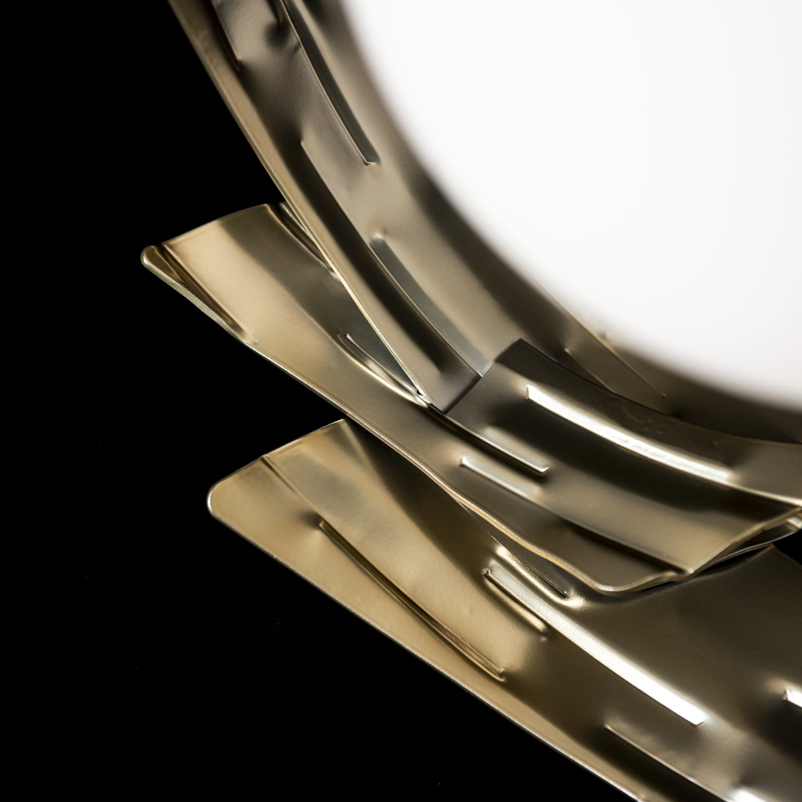 Crest Table Lamp